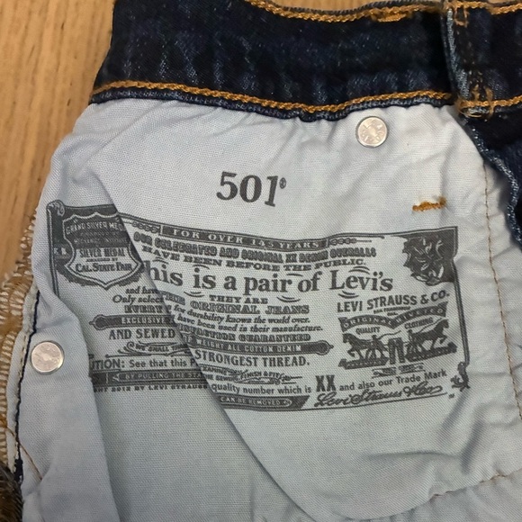 LEVI'S WOMEN'S ORIGINAL 501 HIGH RISE DARK BLUE JEAN SHORT 23 - Picture 10 of 16